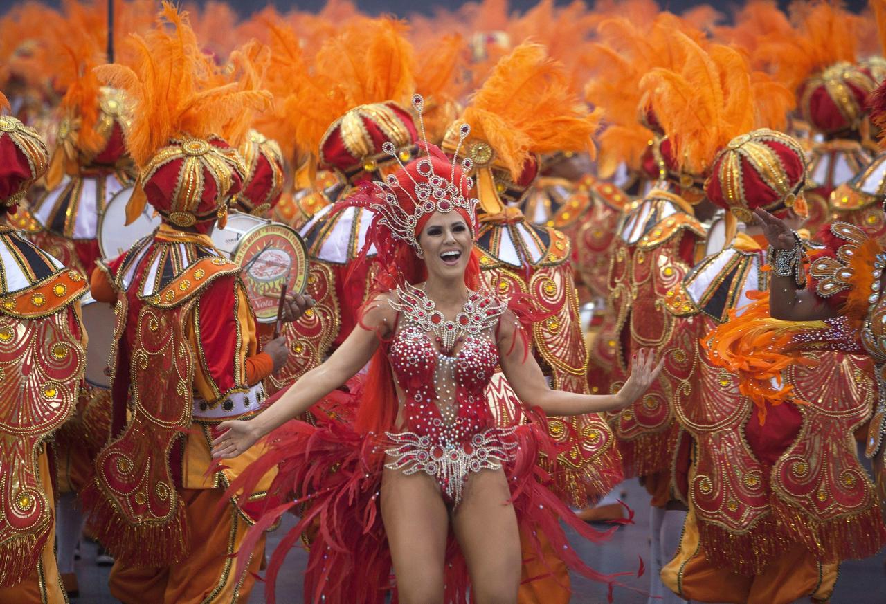 Nelle Foto Del Carnevale Brasiliano Ci Sono Calcio Formula 1 E Samba 