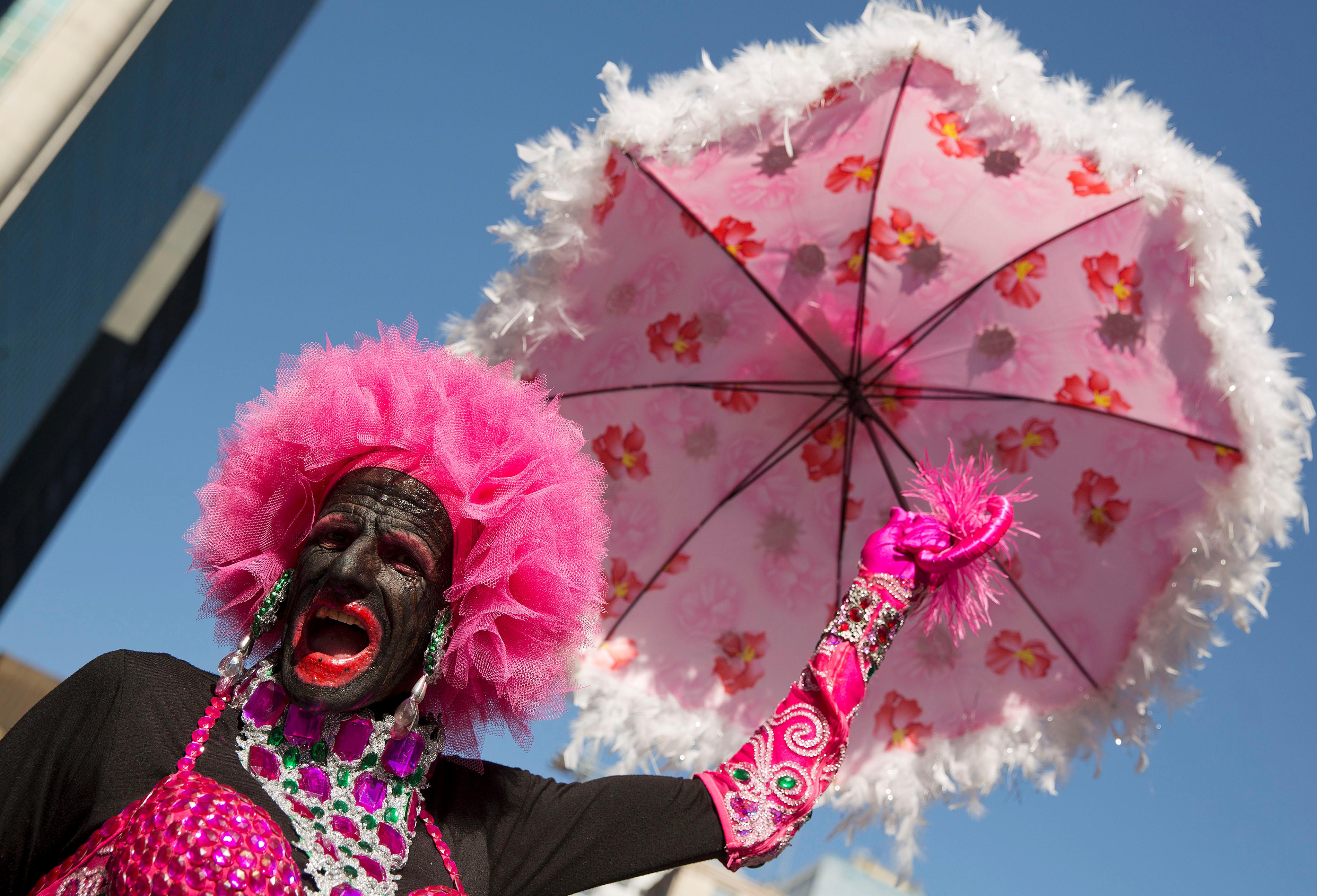 pictures from gay pride parade praha gay eskort masaz