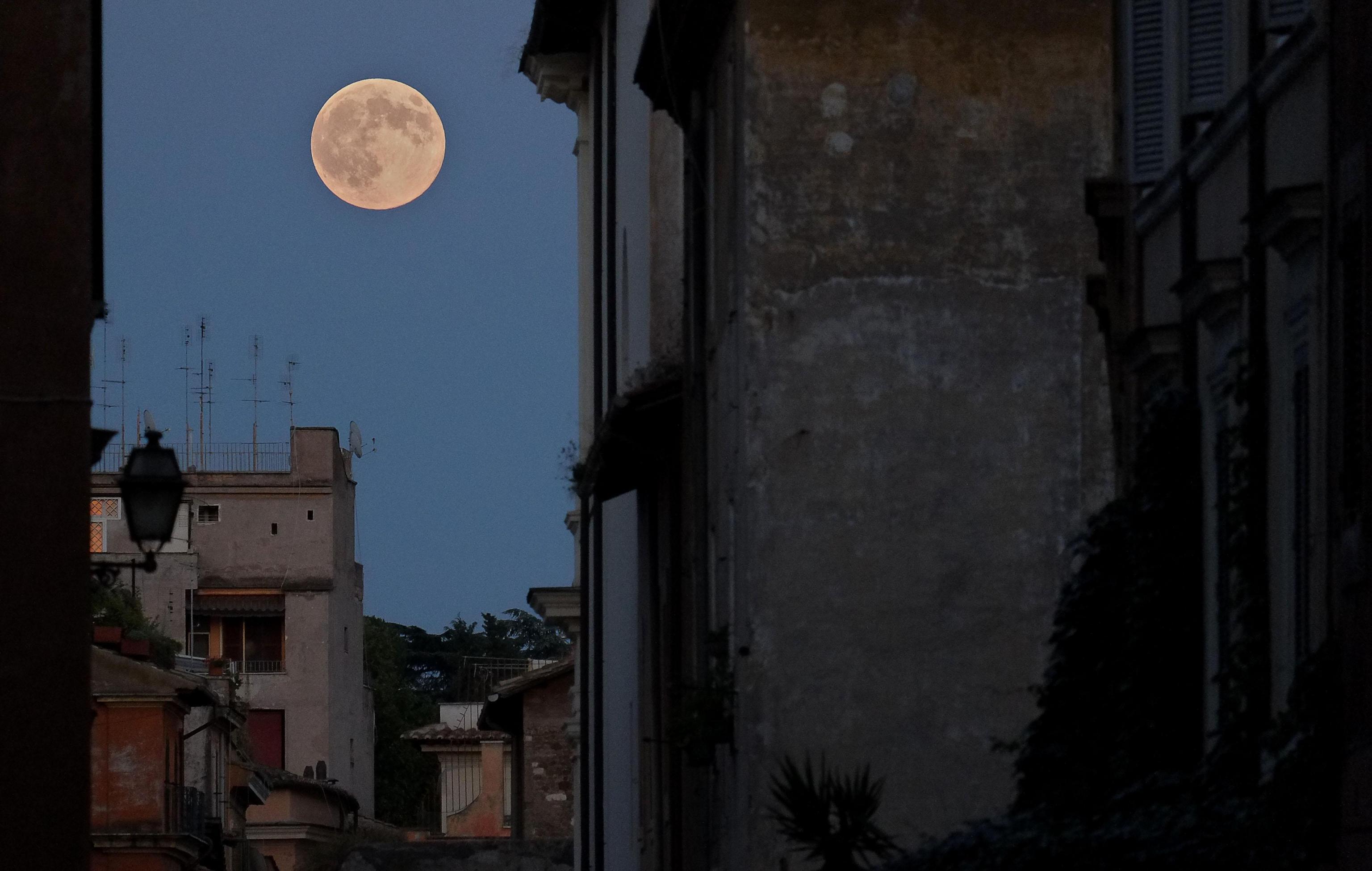A Che Ora Sorge La Luna Oggi A Roma