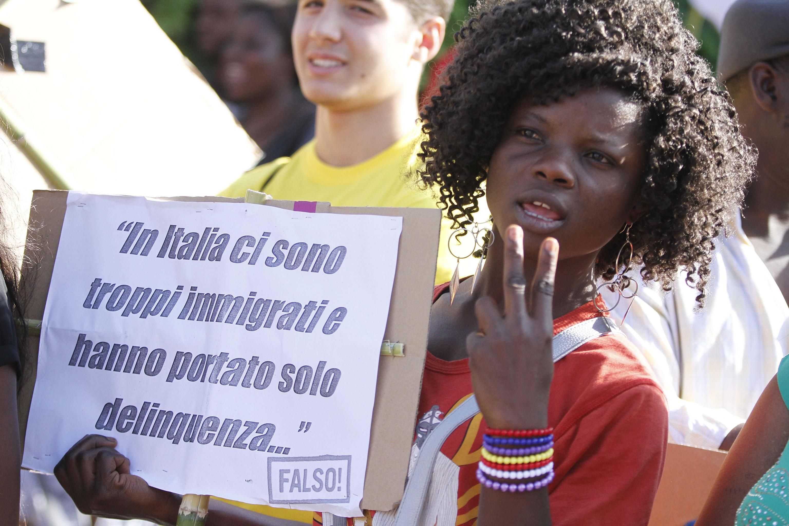 Caserta Immigrati In Piazza Stop Al Razzismo Photogallery Rai News