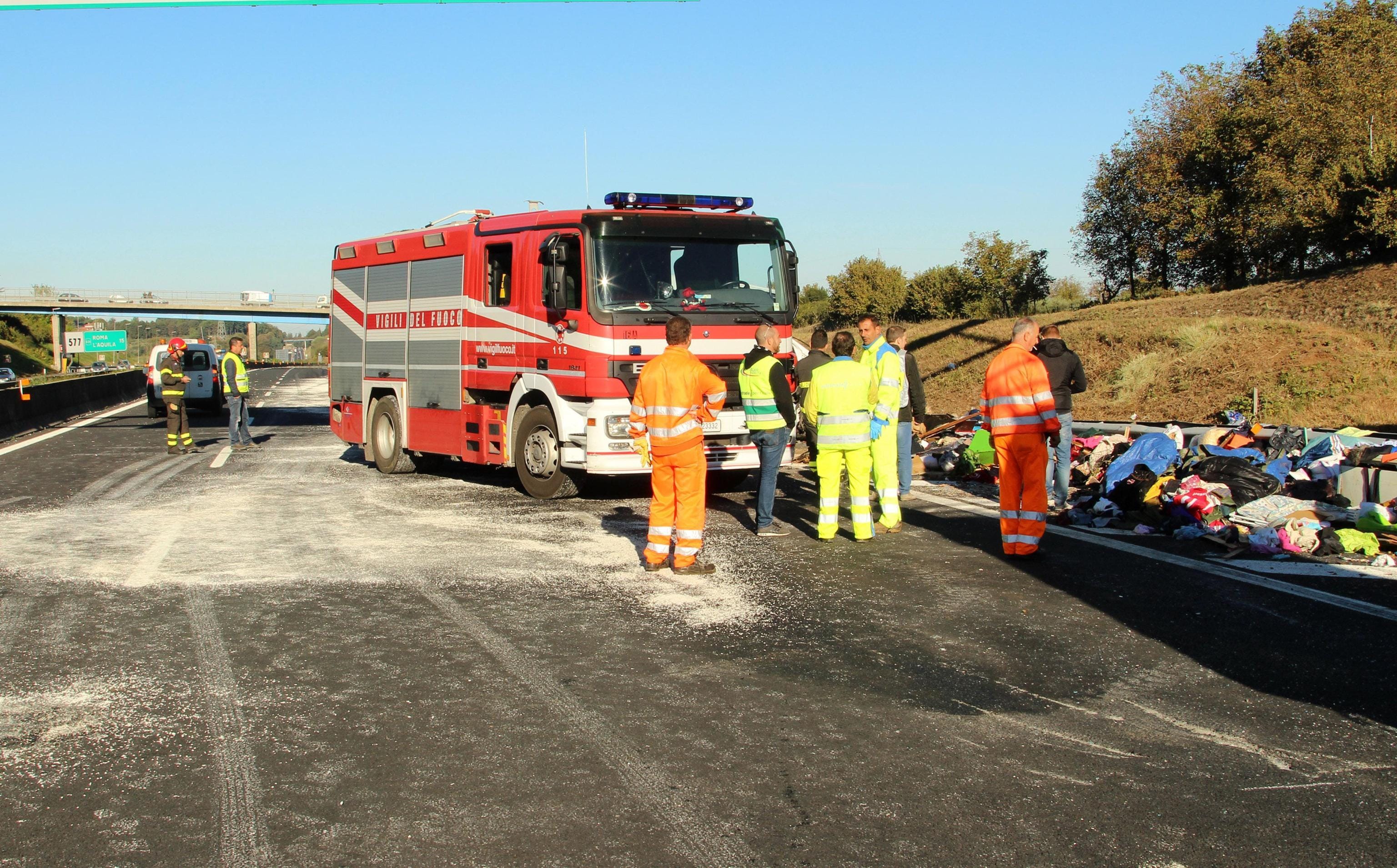 Le foto dell'incidente sull'A1 6 morti e 8 feriti. Tra le vittime