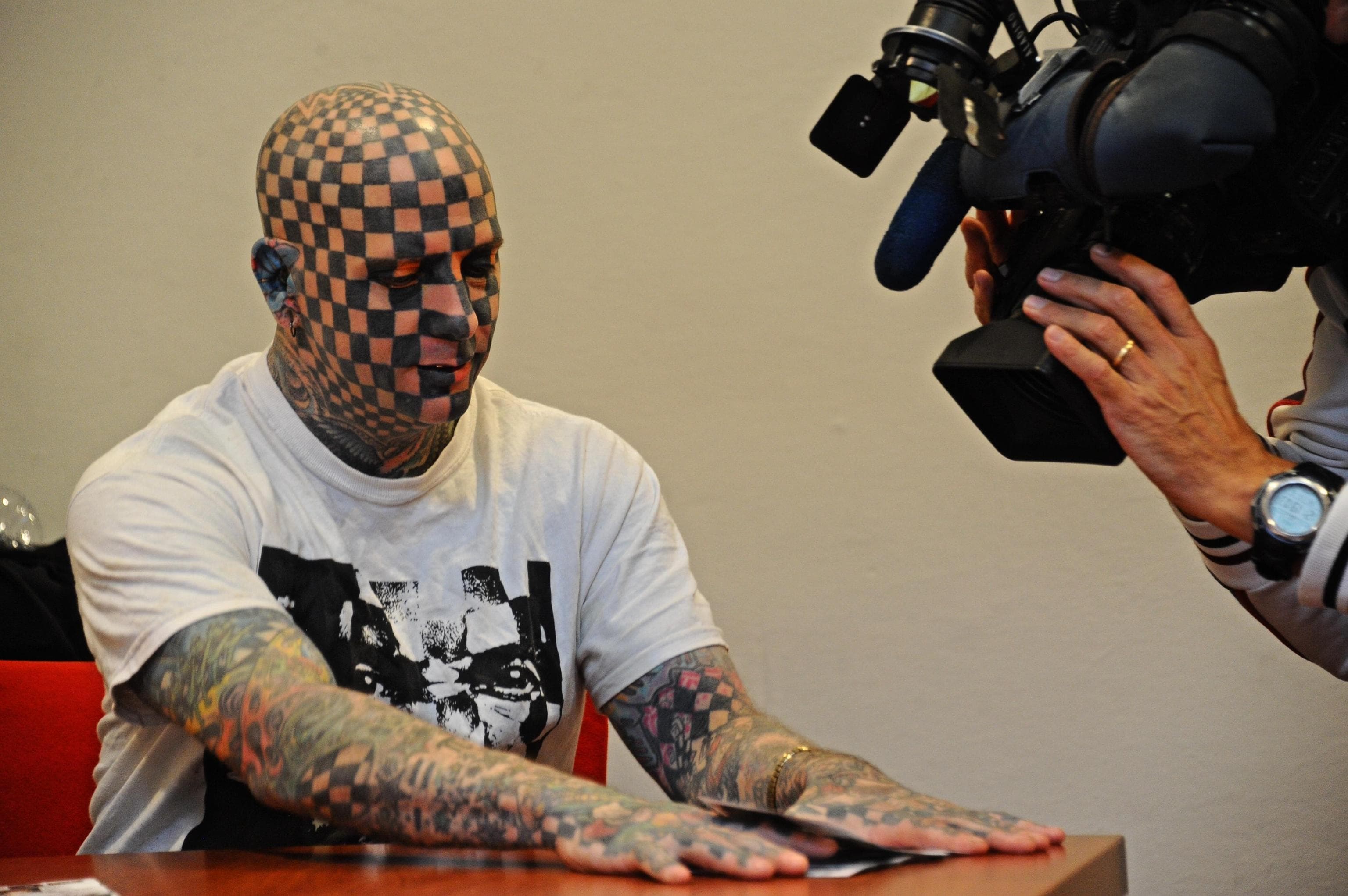 L'uomo più tatuato del mondo L'uomo più tatuato del mondo