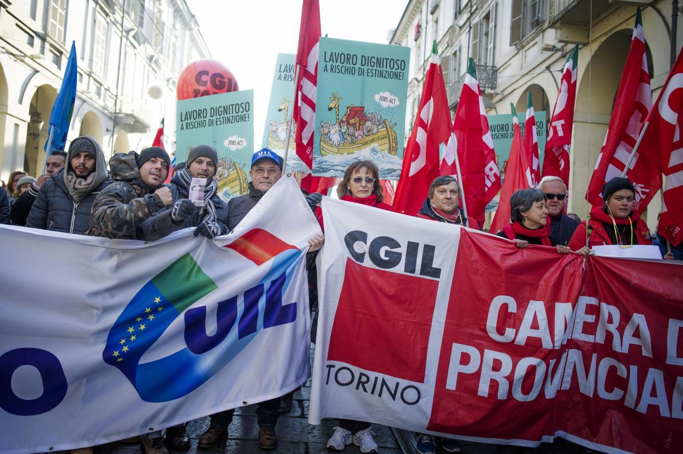 Torino, sciopero generale. Le immagini delle manifestazioni