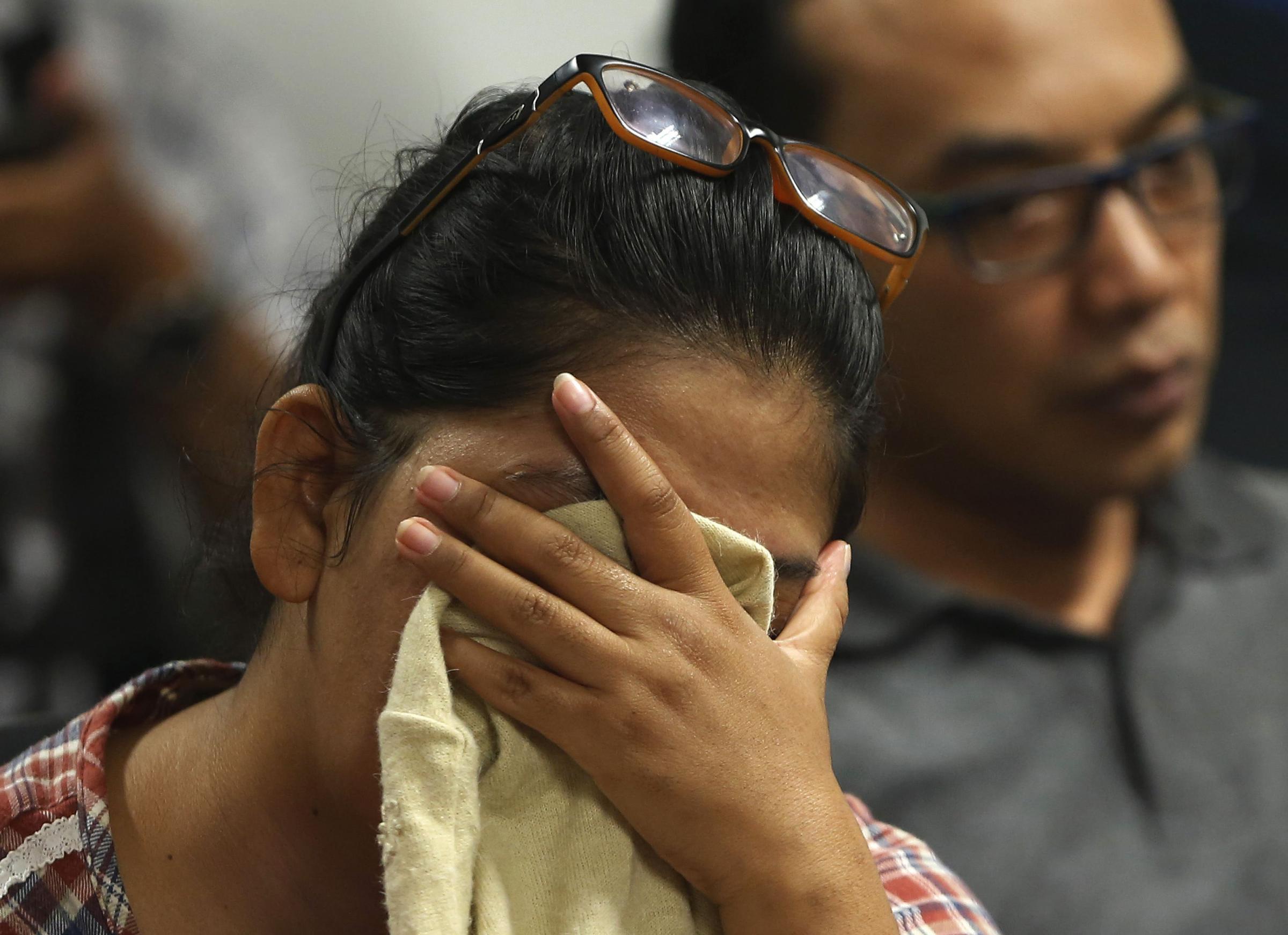 Aereo Malese Scomparso La Disperazione Dei Parenti Dei Passeggeri 