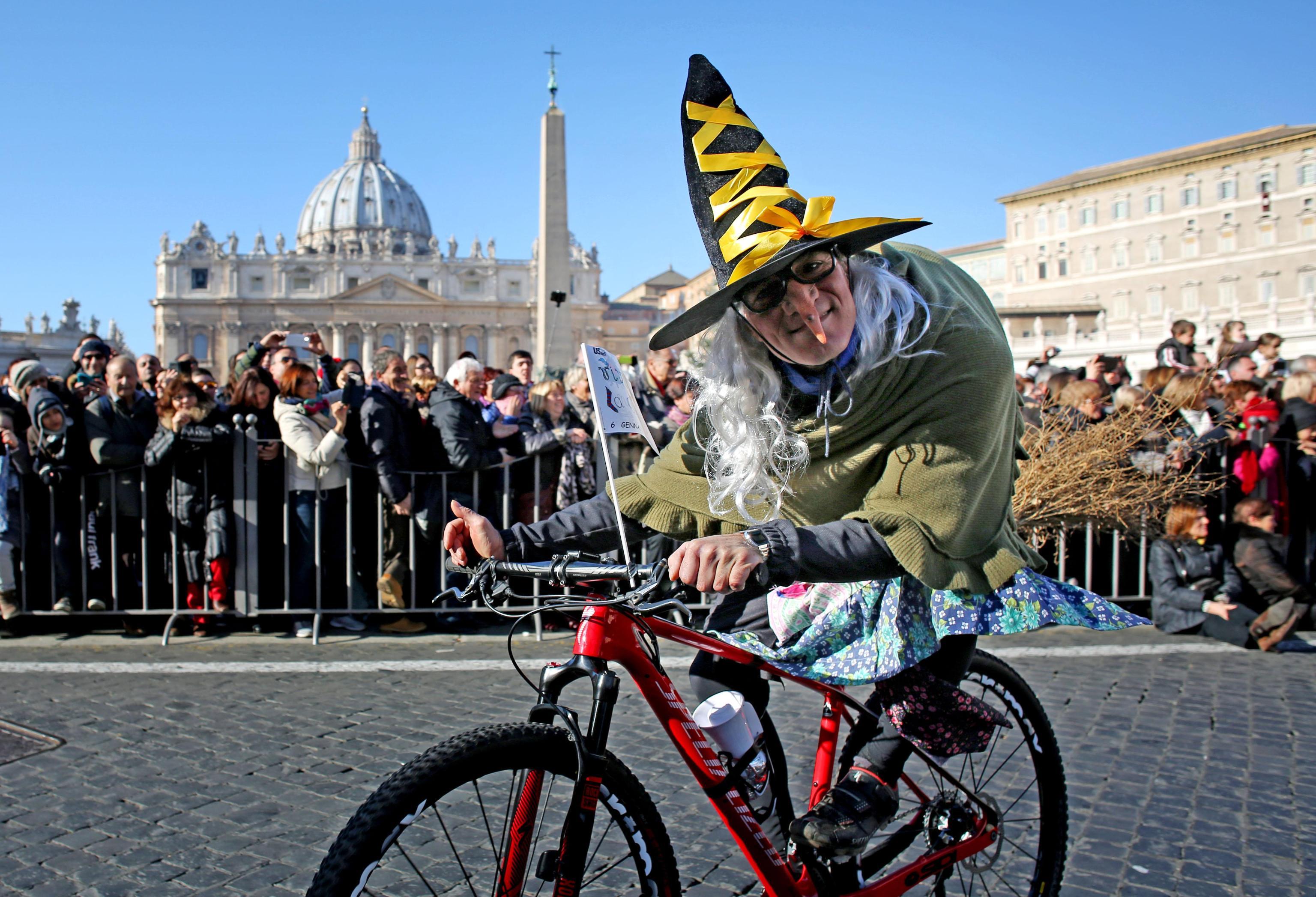 La Festa Dell Epifania In Italia Re Magi A Cavallo A Roma A Milano La 
