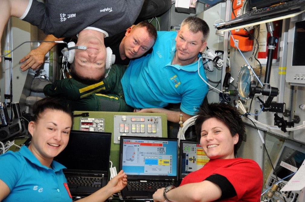 Un lampo nell'occhio del ciclone e mille altre meraviglie: la Terra vista dalla ISS