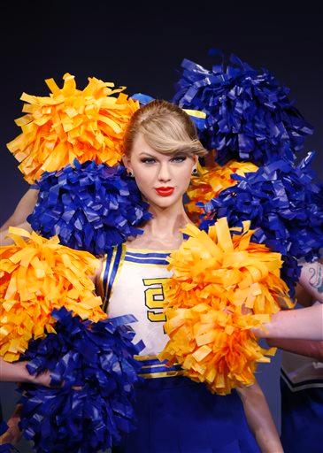 Taylor Swift Cheerleader Di Cera In Tacchi A Spillo Photogallery