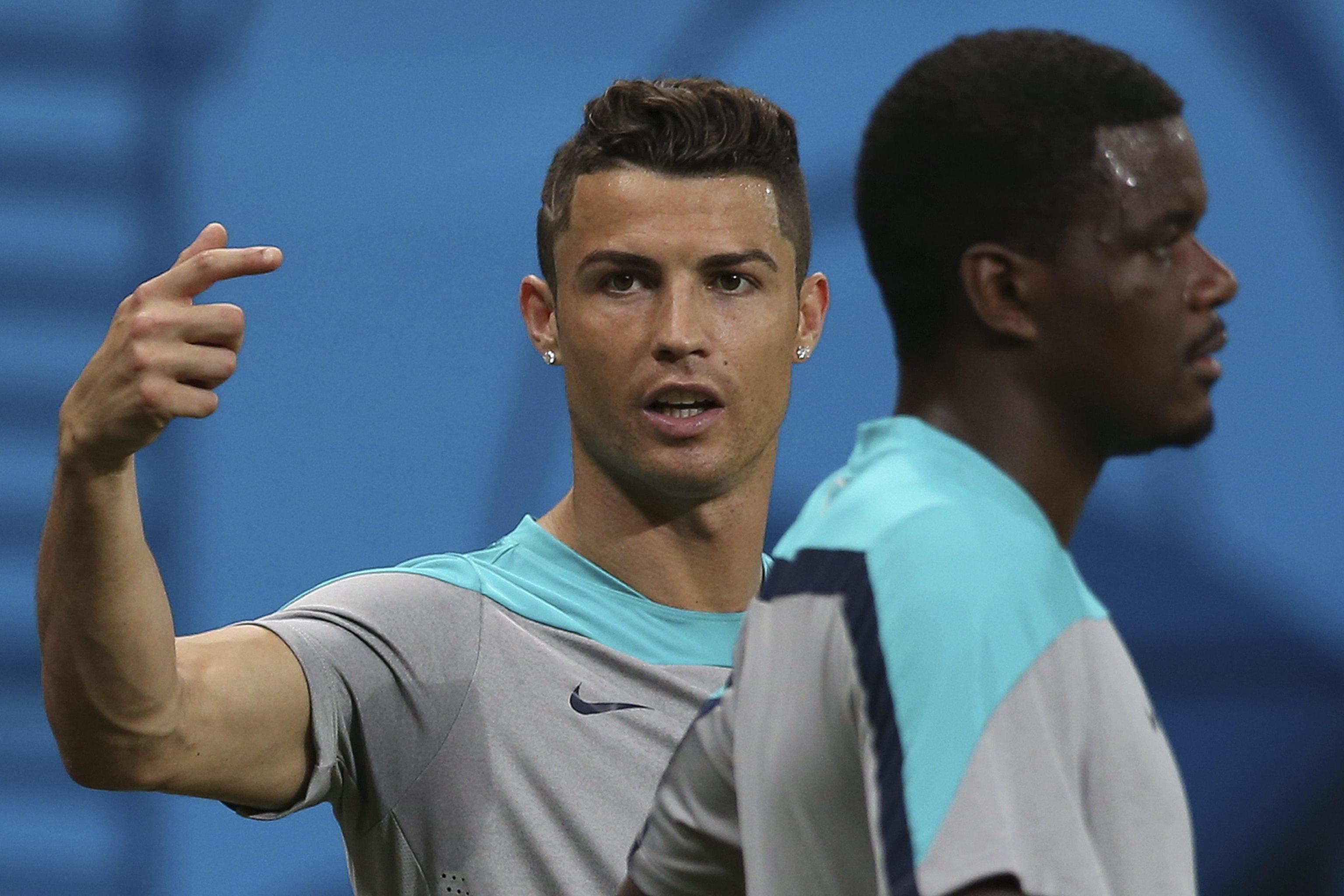 Nuovo Look Per Cr7 Taglio Di Capelli Con Numero Rasato O Una