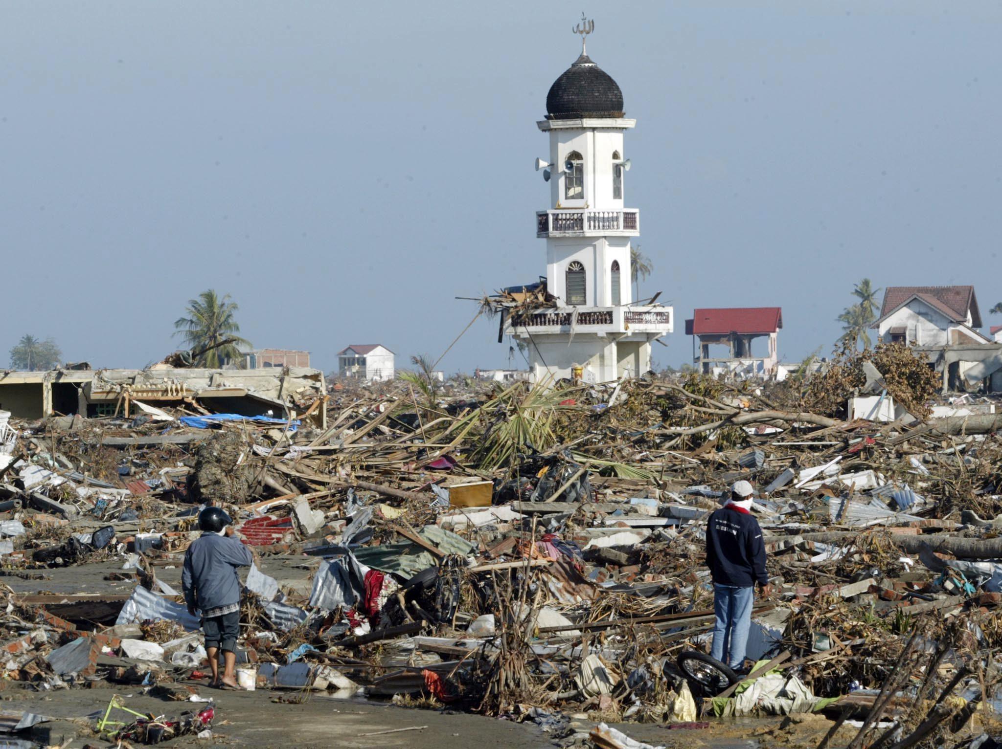 2004 In Indonesia Footage Shows Panic As Indonesia Tsunami Approaches 